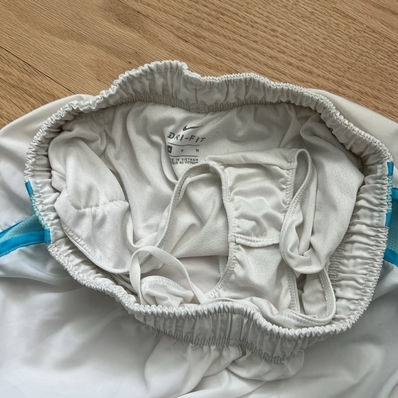 Nike Women’s Dri-FIT Tempo Mid-Rise Brief-Lined Running Shorts | M - Picture 5 of 5